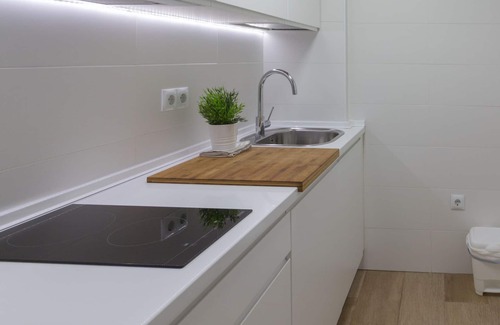 Logrono Historic Centre Apartment | Cozy Apartment in Logroño for 4 with Spa & Kitchen