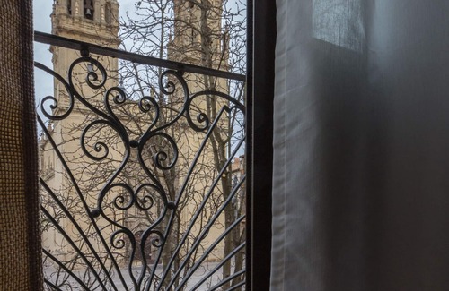 Logrono Historic Centre Apartment | Cozy Apartment in Logroño for 4 with Spa & Kitchen