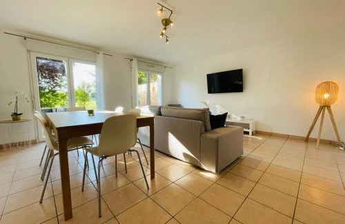 Veretz House | Renovated Maison in Residential Area Near Tours