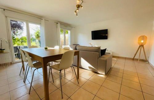 Veretz House | Renovated Maison in Residential Area Near Tours