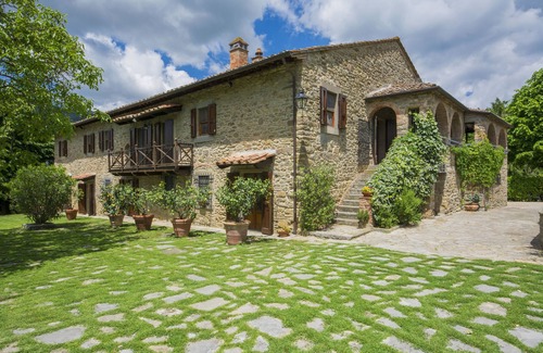 Cortona Villa | Renovated Stone Villa with Private Pool & Ocean View