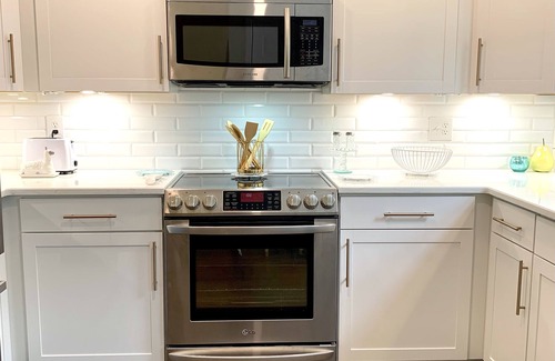 Gulf Breeze House | Renovated Townhouse with Spectacular Sound Views & Spa