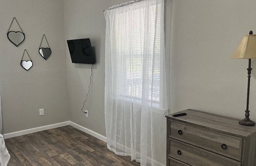 Kreole House | Renovated Home in Moss Point - Child Friendly & Rated 10/10