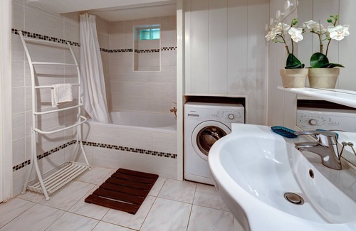 Cadenet House | Cozy Rental for 5/6 Guests at Domaine du Grand Lauron