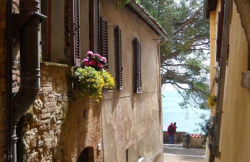 Montepulciano Apartment | Elegant Residence in the Heart of Old Town with Spa & Pool
