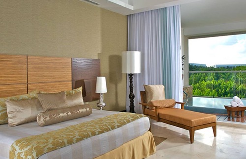 Playacar Resort | Elegant Resort Featuring Cirque du Soleil and Ocean Views