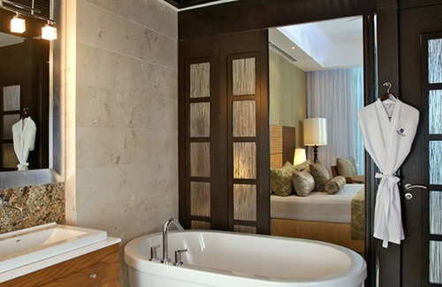 Playacar Resort | Elegant Resort Featuring Cirque du Soleil and Ocean Views