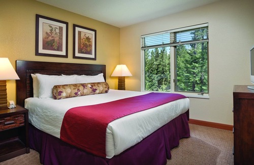 Canmore Resort | Elegant Resort with Pool and Spa in the Heart of It All