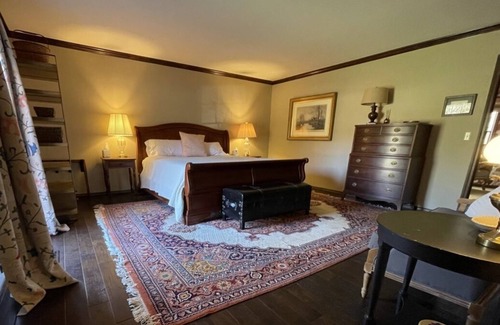 Wright City House | Beautiful resort-like property in rural Missouri on 185 acres