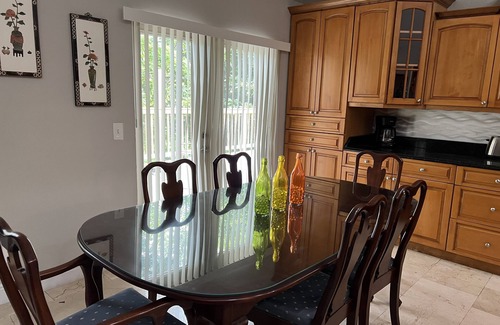 Longwood Ski Chalet | Inviting Chalet Retreat with Lake Views & Spa Near Orlando
