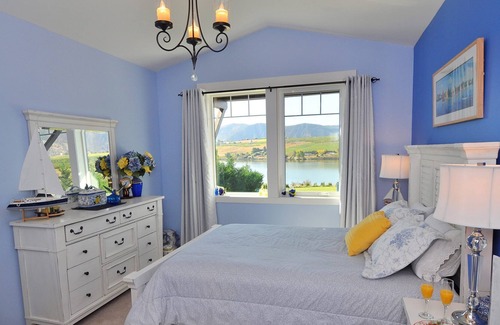 Manson House | Beautiful Resort Property - Lake front, pool, soaking tub and pool house