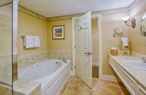 Northeast Virginia Beach Resort | Unforgettable Resort Suite with Ocean View & Spa Access