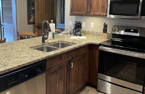 Gatlinburg Resort | Relaxing Resort with Jacuzzi, Close to Gatlinburg Attractions