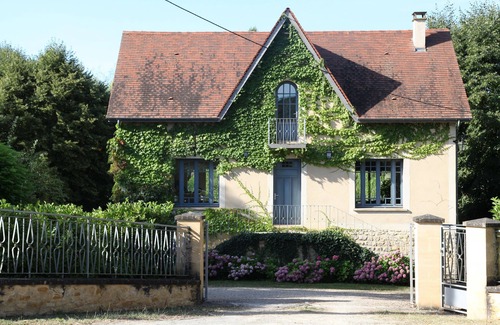La Roque-Gageac House | Charming Restored House with Heated Pool by Dordogne River