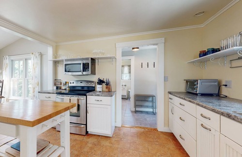 Wiscasset House | River-View Retreat with Pool & Steps to Main Street