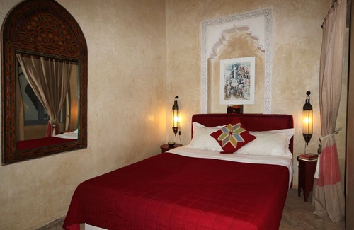 Ahl Agadir House | Tranquil Riad for 6-8, Steps from the Sea with Pool & Spa