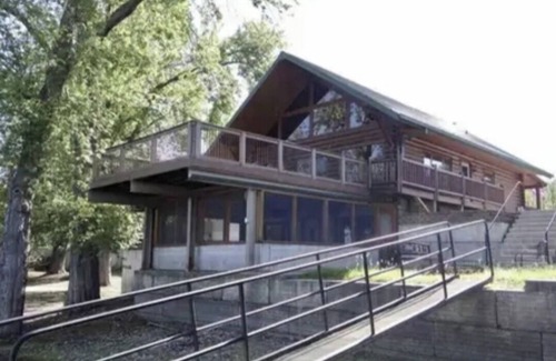 Prairie Du Chien Cabin | Riverside Log Cabin Escape with Pool in Prairie du Chien