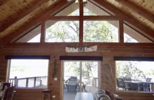 Prairie Du Chien Cabin | Riverside Log Cabin Escape with Pool in Prairie du Chien