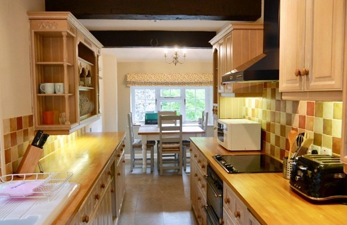 Airton Apartment | Beautiful Riverside Cottage Apartment in Malhamdale for 1 to 4 people.
