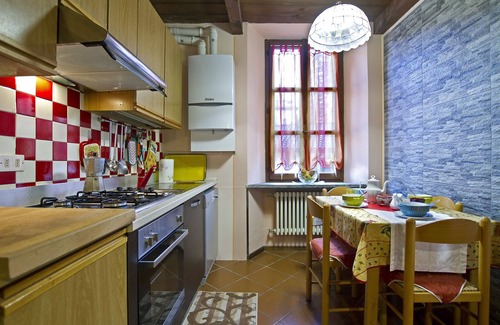 Orta San Giulio Apartment | Romantic Lake View Apartment Near Townhall & Piazza
