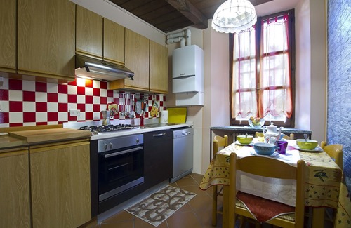 Orta San Giulio Apartment | Romantic Lake View Apartment Near Townhall & Piazza