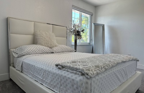 SilverLakes House | Beautiful room in rent, is located on a luxury house with pool and kids park
