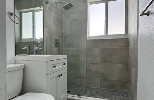 SilverLakes House | Beautiful room in rent, is located on a luxury house with pool and kids park