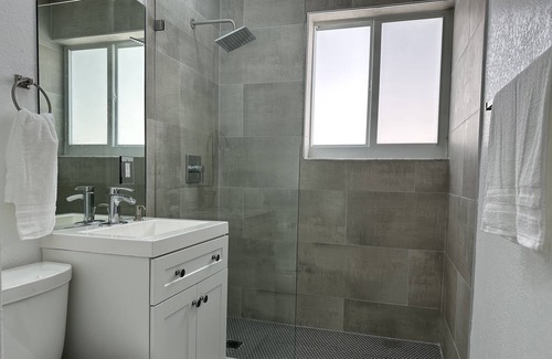 SilverLakes House | Beautiful room in rent, is located on a luxury house with pool and kids park
