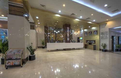 Al Mankhool Apartment | Convenient Room Near Sharaf Dg Metro with Family Amenities