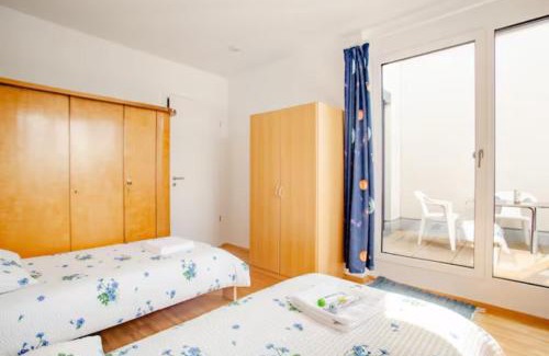 Kirchrode Apartment | Inviting Room with Balcony Overlooking Messe - Rated 9.4/10