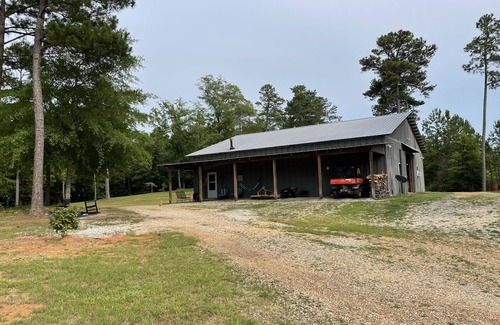Coker House | Idyllic Rural Retreat with Kitchen & Breakfast Near Tuscaloosa