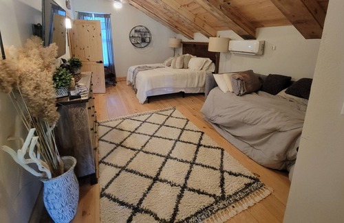 Harriston Cabin | Rustic Industrial Lodge Near Historic Natchez Awaits You