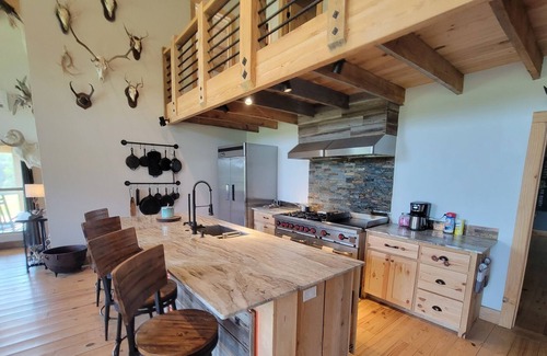 Harriston Cabin | Rustic Industrial Lodge Near Historic Natchez Awaits You