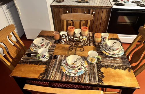 Granbury Cabin | Idyllic Rustic Cabin Near Granbury Square with Pet Friendly