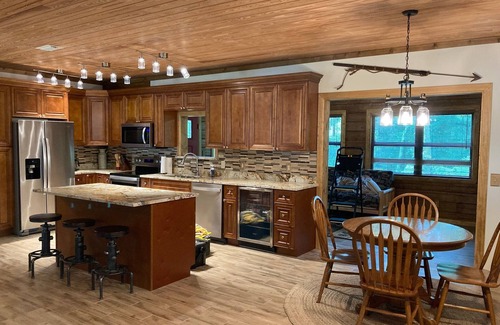 Crystal River Cabin | Rustic Modern Log Home: 10/10 Rated & Family-Friendly Stay