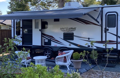 Campbell River House | Cozy RV with Oceanfront View and Private Patio Retreat