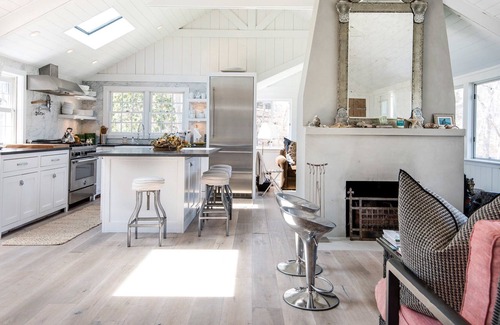 Noyack Cottage | Idyllic Sag Harbor Retreat Steps From the Water