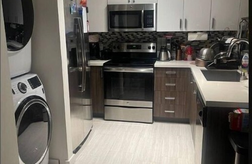 Edgewater Apartment | Beautiful Sanctuary in the heart of Midtown! Luxury1/1 with everything included!