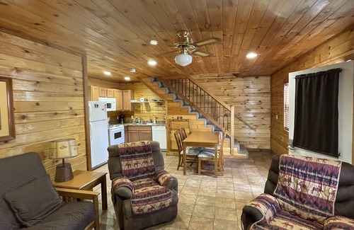 Van Buren Cabin | Scenic River Cabin: Pet and Child Friendly Retreat