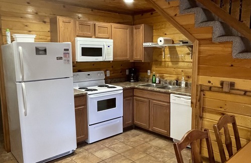 Van Buren Cabin | Scenic River Cabin: Pet and Child Friendly Retreat