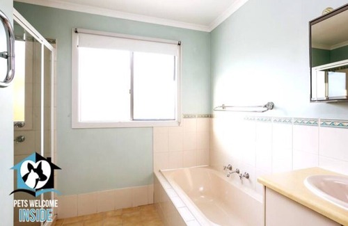 Encounter Bay House | Scenic Sea & Lake Views with Pool - Sleeps 12 Comfortably
