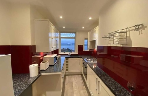 Port Glasgow House | Scenic Sea View Property with Family-Friendly Amenities