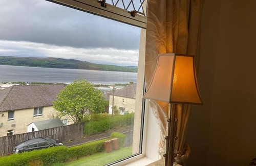 Port Glasgow House | Scenic Sea View Property with Family-Friendly Amenities
