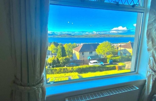 Port Glasgow House | Scenic Sea View Property with Family-Friendly Amenities