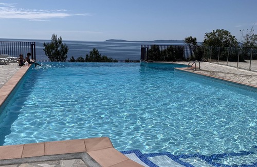 Le Lavandou Villa | Oceanfront Apartment in Pramousquier with Heated Pool