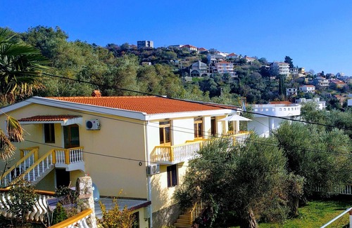 Ulcinj Apartment | Scenic Oceanfront Stay with Pool & Breakfast at Liman