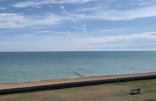 Littlestone-on-Sea House | Seafront Haven with Breathtaking Ocean Views & Spa Amenities
