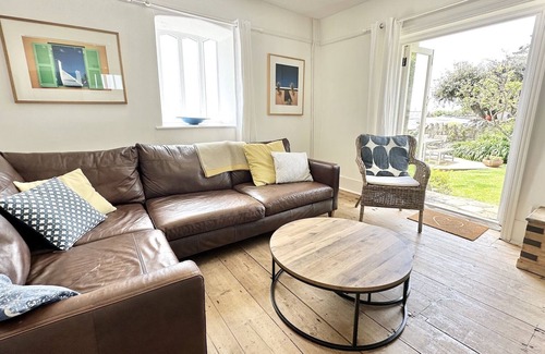 Lake Cabin | Beautiful seaside cottage just 2 minutes from Monks Bay and the coastal trails