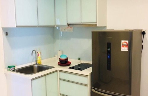 Downtown George Town Apartment | Cozy Seaview Homestay with Kitchen in Gurney, Penang