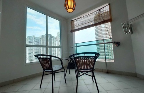 Downtown George Town Apartment | Cozy Seaview Homestay with Kitchen in Gurney, Penang